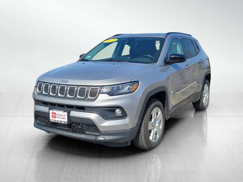 Used 2022 Jeep Compass Latitude w/ Convenience Group AWD/4WD image 2