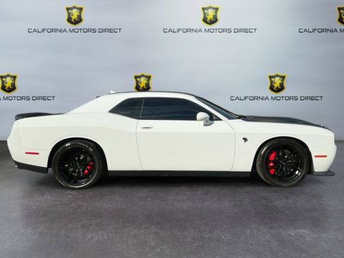 Used 2015 Dodge Challenger SRT Hellcat image 4