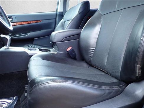 Used 2011 Subaru Outback 2.5i Limited w/ PWR Moonroof Pkg AWD/4WD image 11