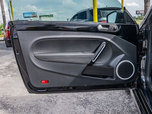 Used 2019 Volkswagen Beetle 2.0T SE FWD image 18
