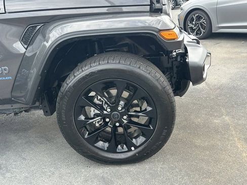 Certified 2025 Jeep Wrangler Unlimited Sahara w/ Safety Group AWD/4WD image 12