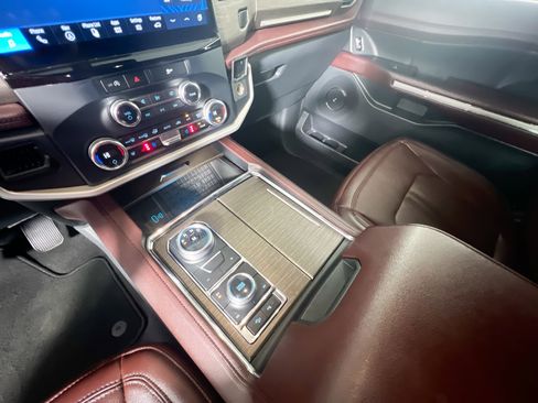 Used 2024 Ford Expedition Limited image 26