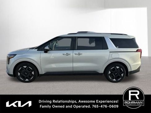 Used 2025 Kia Carnival EX image 6