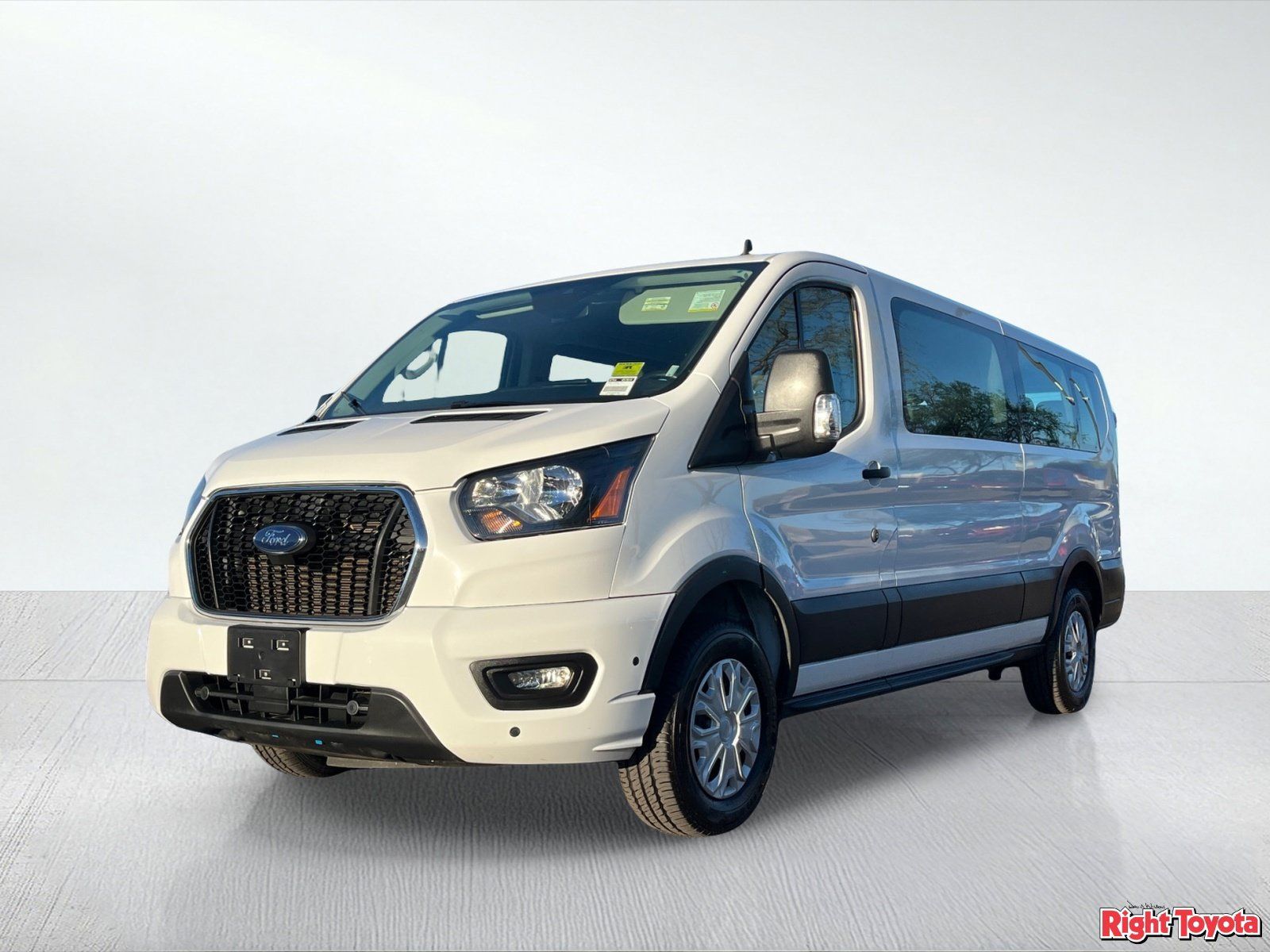 Used 2025 Ford Transit 350 XLT RWD image 2