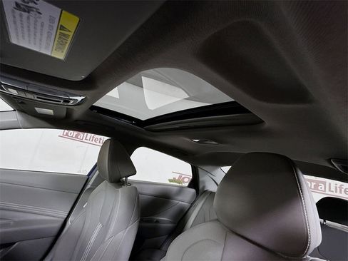 Certified 2024 Hyundai Elantra SEL w/ Convenience Package image 12