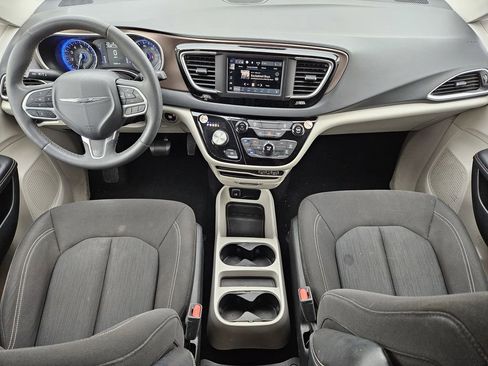 Used 2023 Chrysler Voyager LX FWD image 19