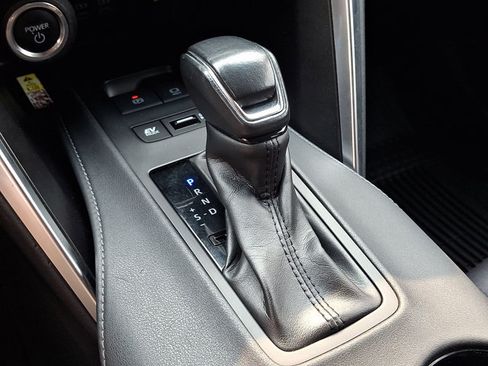Used 2023 Toyota Venza LE AWD/4WD image 15