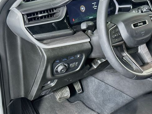 Used 2022 Jeep Grand Cherokee Limited 4xe AWD/4WD image 17