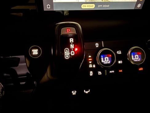 Used 2023 Land Rover Defender 110 X-Dynamic SE AWD/4WD image 17