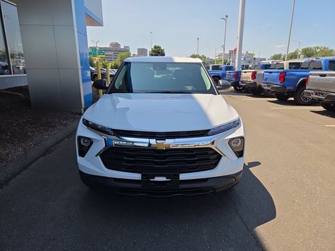 Used 2024 Chevrolet TrailBlazer LS FWD image 2