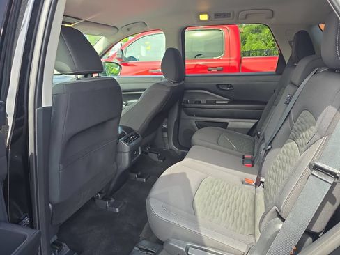 Used 2025 Nissan Pathfinder SV FWD image 23