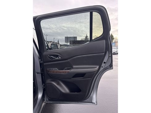 Used 2022 GMC Acadia Denali image 15