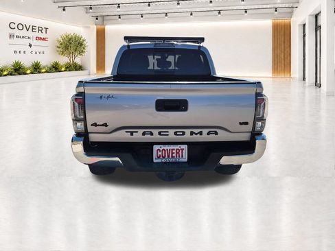 Used 2019 Toyota Tacoma TRD Off-Road AWD/4WD image 9