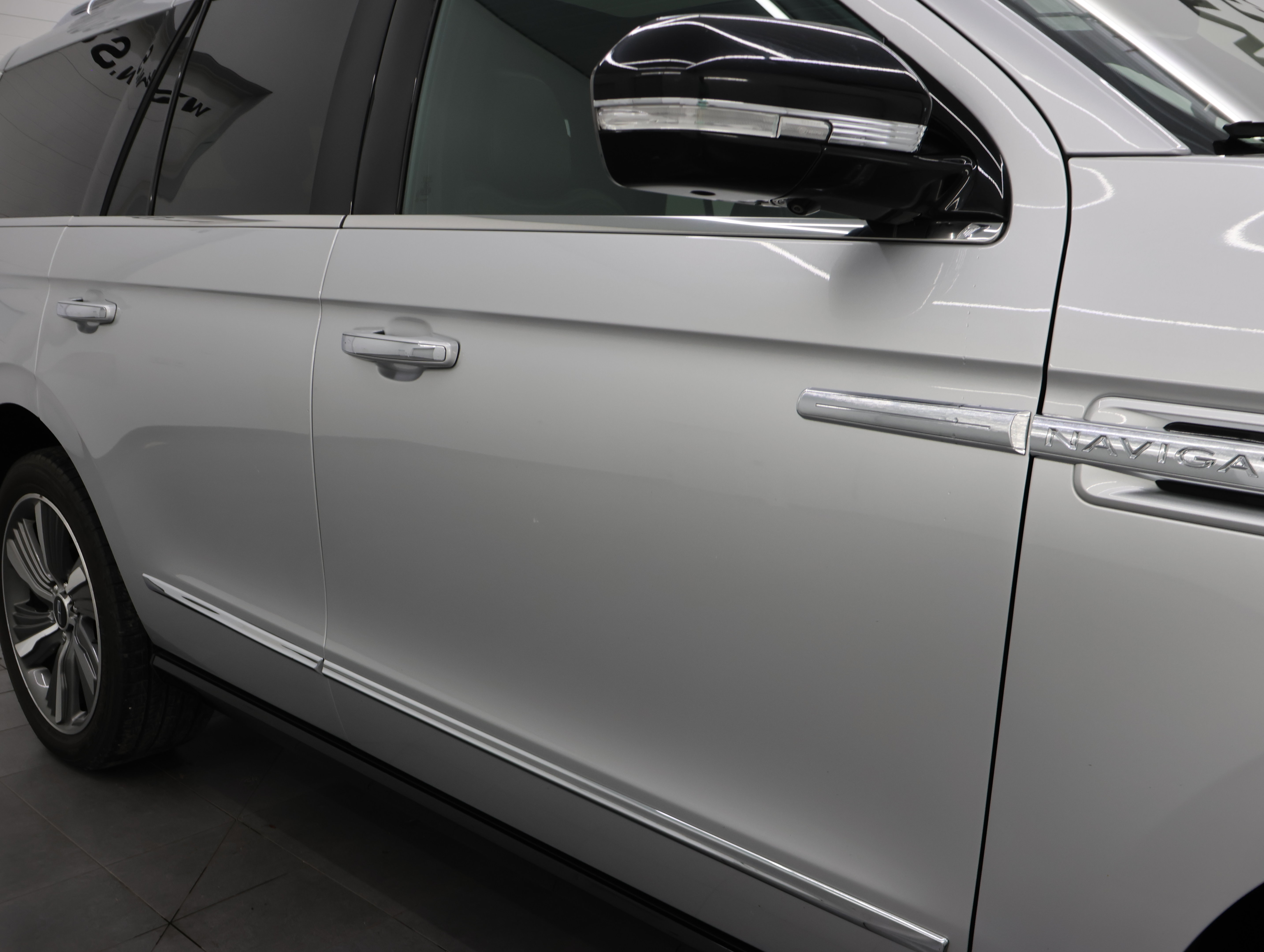 Used 2019 Lincoln Navigator Reserve w/ Cargo Package AWD/4WD image 27