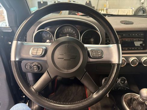 Used 2005 Chevrolet SSR w/ Preferred Equipment Group RWD image 4