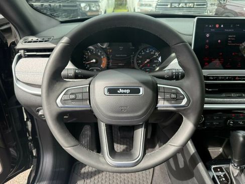 Used 2023 Jeep Compass Latitude w/ Convenience Group image 5