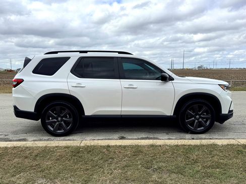 Used 2025 Honda Pilot Sport image 5
