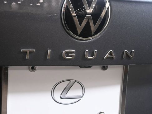 Used 2022 Volkswagen Tiguan SE R-Line AWD/4WD image 38