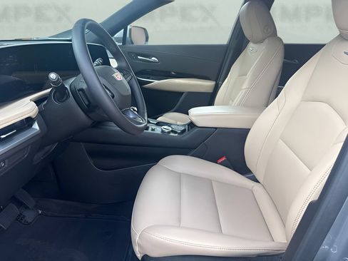 Used 2024 Cadillac XT4 Luxury FWD image 9