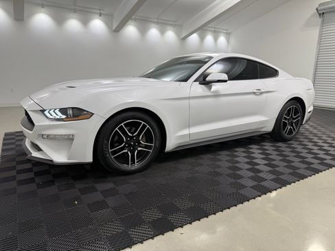 Used 2018 Ford Mustang Premium image 3