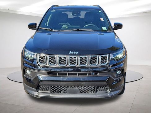 Used 2024 Jeep Compass Latitude image 2