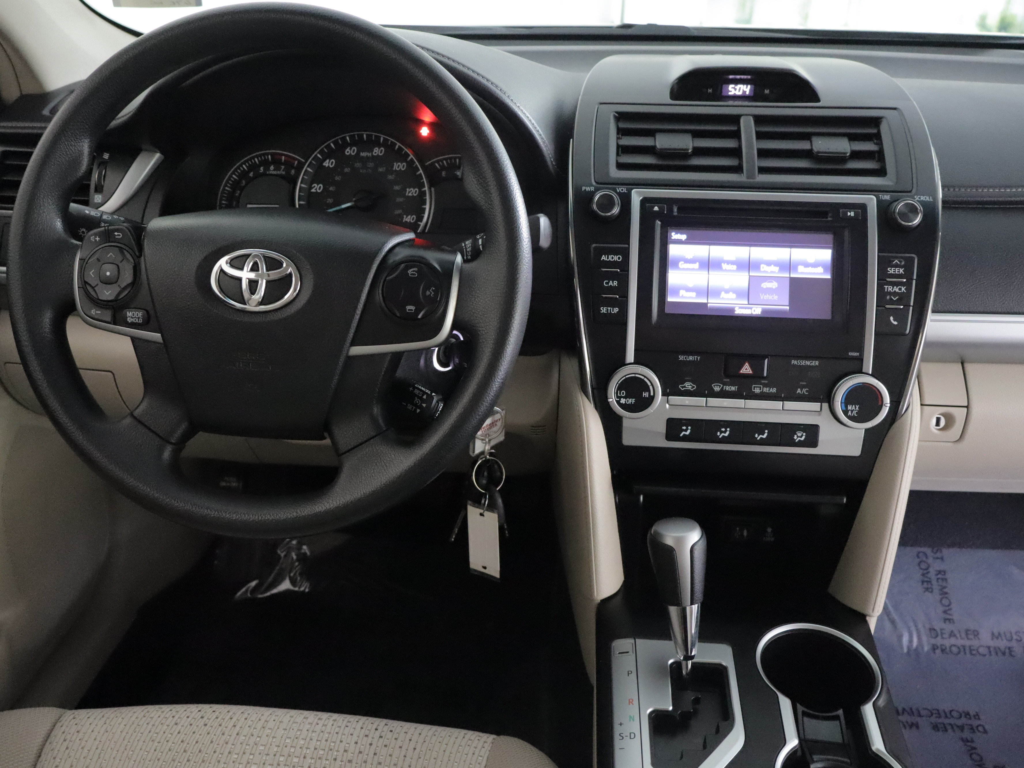 Used 2014 Toyota Camry LE FWD image 2