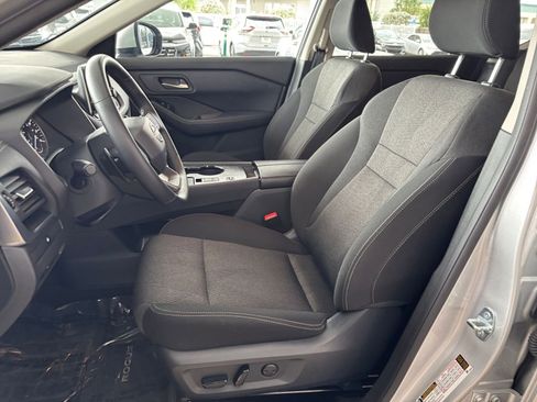 Used 2025 Nissan Rogue SV image 38