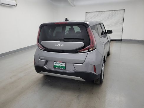 Used 2025 Kia Soul LX w/ LX Technology Package FWD image 7