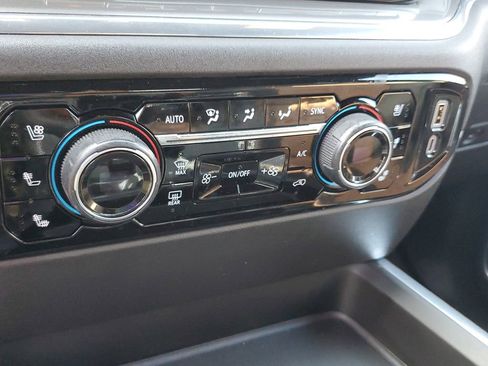 Used 2024 Chevrolet Silverado 3500 High Country w/ Technology Package image 40