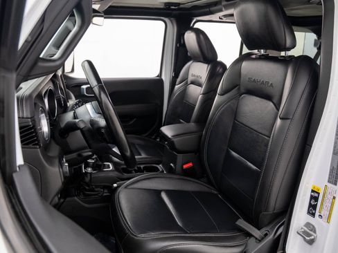 Used 2022 Jeep Wrangler Unlimited Sahara w/ Cold Weather Group image 16