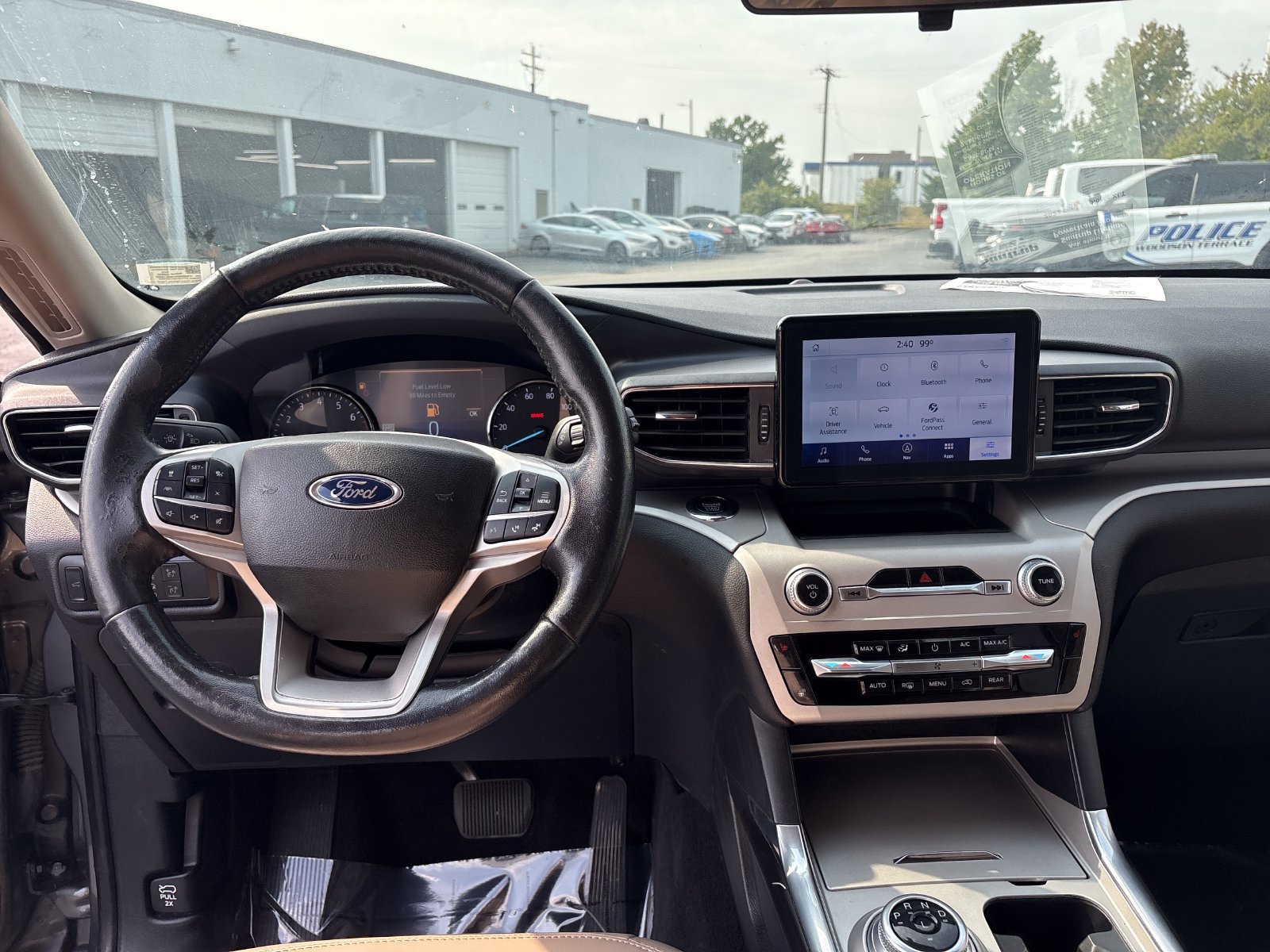 Used 2022 Ford Explorer XLT w/ Equipment Group 202A AWD/4WD image 14