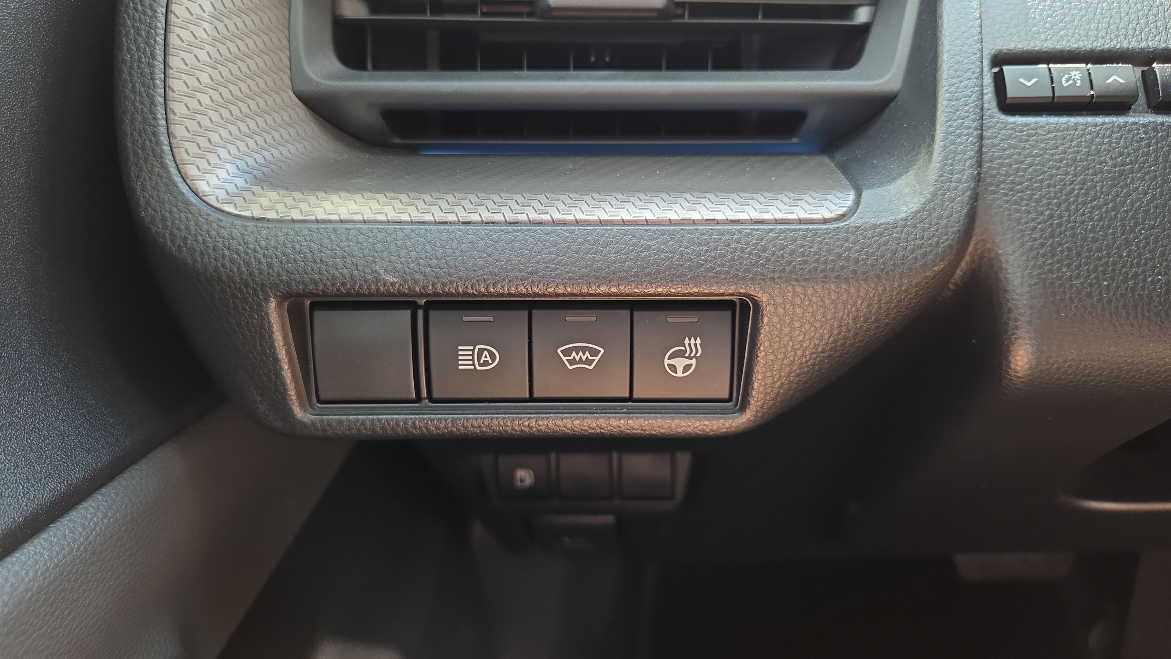 Certified 2023 Toyota Prius XLE FWD image 22