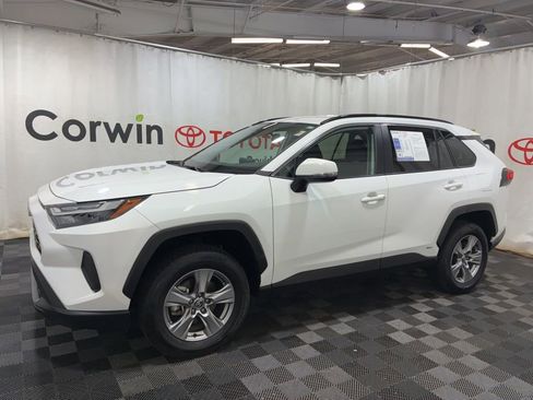 Used 2025 Toyota RAV4 XLE AWD/4WD image 4