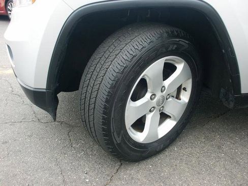 Used 2013 Jeep Grand Cherokee Laredo image 15