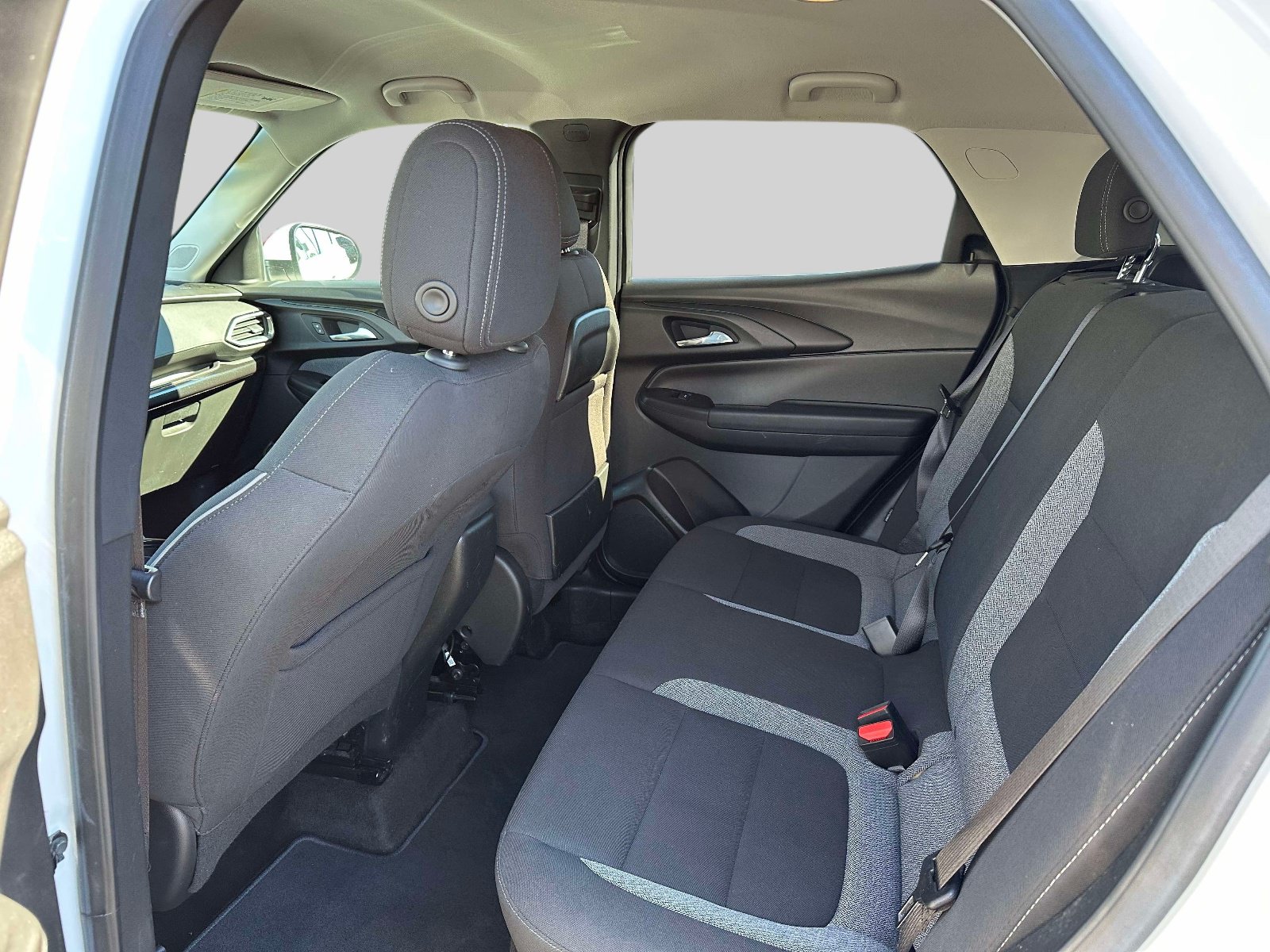 Used 2023 Chevrolet TrailBlazer LT FWD image 11