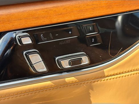 Used 2022 Jeep Grand Wagoneer Series III image 27