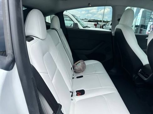 Used 2025 Tesla Model Y Long Range RWD image 19