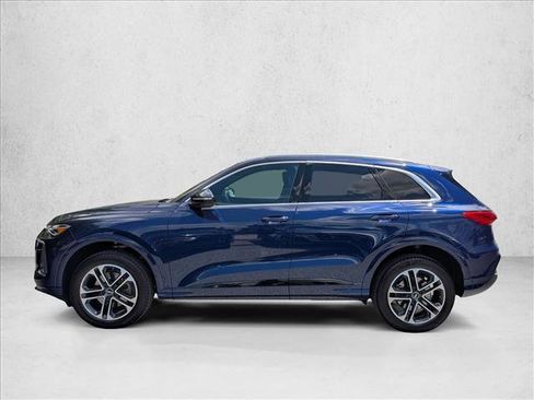 Certified 2025 Audi Q5 Premium w/ Convenience Package AWD/4WD image 9