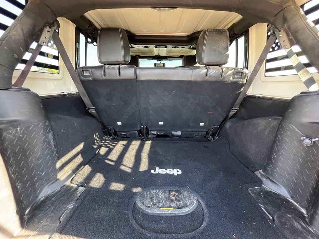 Used 2015 Jeep Wrangler Unlimited Rubicon AWD/4WD image 31