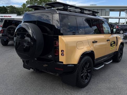 Used 2022 Land Rover Defender 110 X-Dynamic SE AWD/4WD image 17