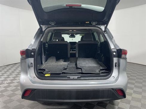 Certified 2025 Toyota Highlander XLE AWD/4WD image 22