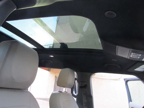 Used 2022 Land Rover Defender 110 SE image 32