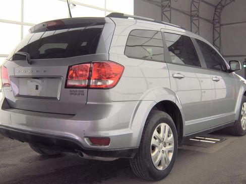 Used 2019 Dodge Journey SE FWD image 3