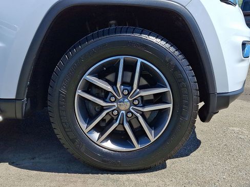 Used 2018 Jeep Grand Cherokee Limited AWD/4WD image 9