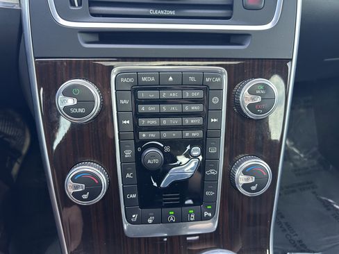 Used 2017 Volvo V60 T5 Platinum w/ Climate Package image 14