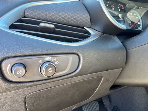 Used 2025 Chevrolet Malibu LT image 33