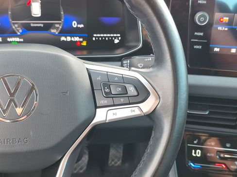 Used 2025 Volkswagen Jetta SE FWD image 21