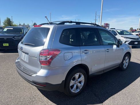Used 2015 Subaru Forester 2.5i Premium AWD/4WD image 2