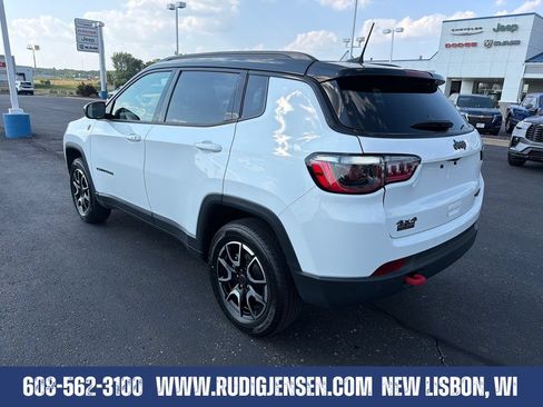 Used 2025 Jeep Compass Trailhawk AWD/4WD image 3