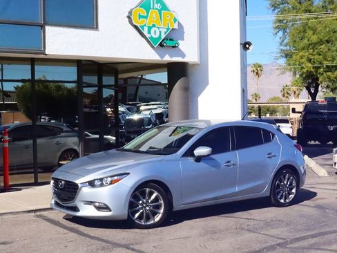 Used 2018 MAZDA MAZDA3 Touring image 3
